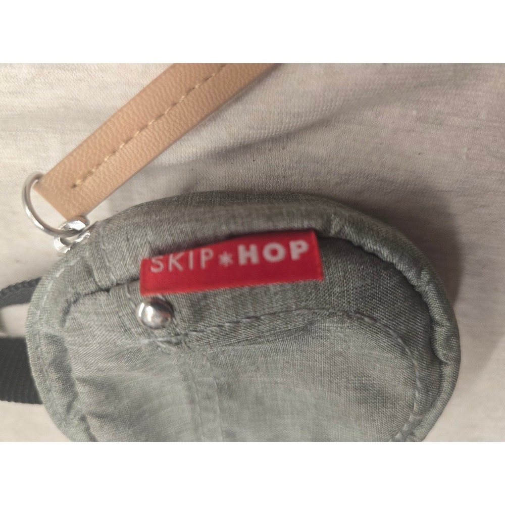 Skip Hop Pacifier Pocket - Picture 2 of 3